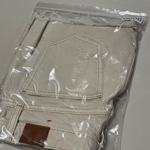 BDG Women's 26 Cream Essential High Rise Cutoff Distressed Jean Shorts Summer - Picture 8 of 8